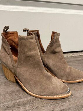Jeffrey Campbell Cromwell Suede Western Boots Size 8 Defect